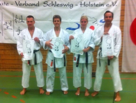 Urkundenübergabe beim Karate-Verband Schleswig-Holstein